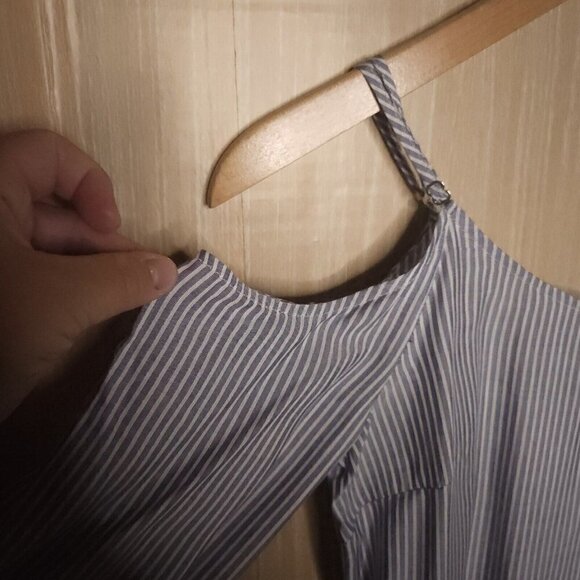 BCBGMaxazria Womens New Blue White Stripe Cold Shoulder Bell Sleeve Blou… - Picture 4 of 7